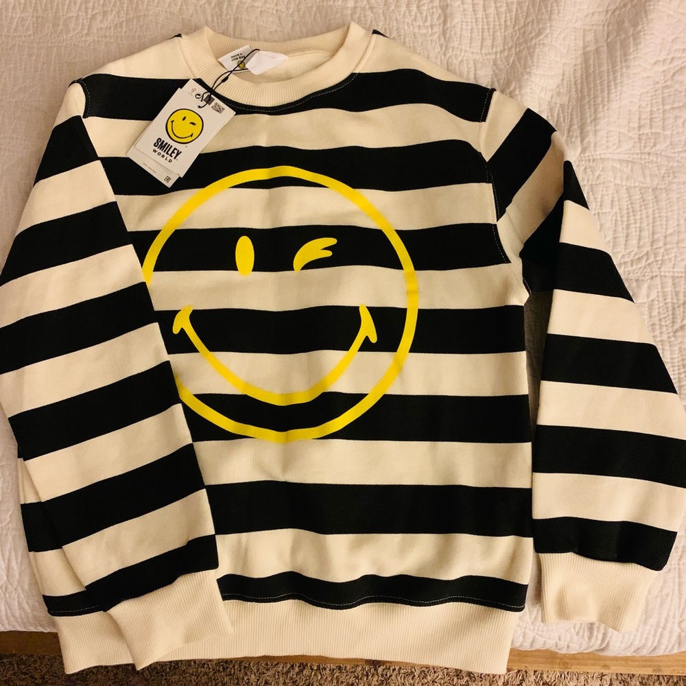 Cute Zara Smiley sweatshirt. Brand new!! 😊